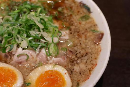 ラーメン店の味玉ラーメン ラーメン店の味玉ラーメンの写真
