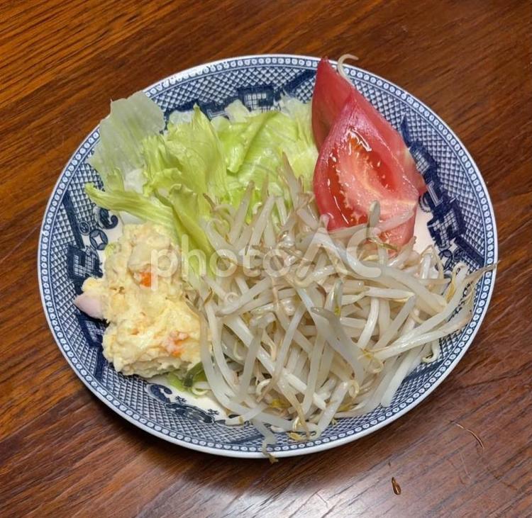 ポテトサラダともやしチンとトマトとレタス ポテトサラダ,もやし,レンチンの写真素材