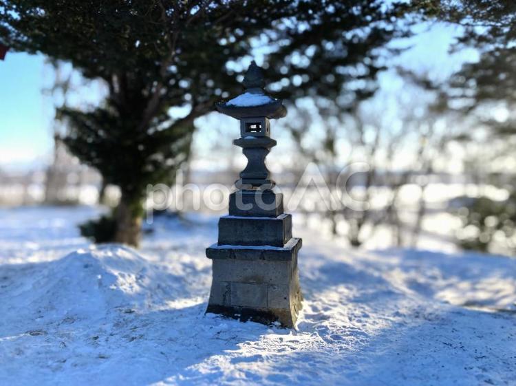 神社の石灯籠 石灯籠,神社,雪の写真素材