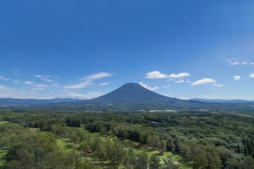 北海道ニセコから見る羊蹄山(雲少な目版) 北海道ニセコから見る羊蹄山(雲少な目版)の写真