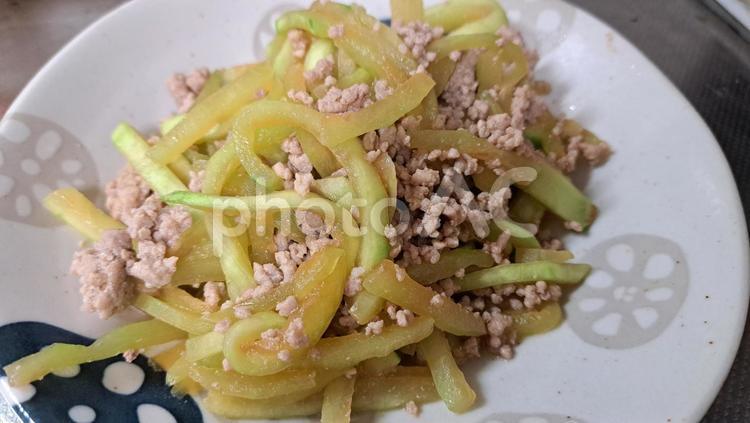 西瓜の皮を食べる 西瓜,皮,食べるの写真素材