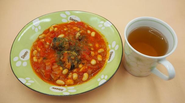 自家製・鯖と大豆のトマトスープ＆紅茶 鯖と大豆のトマトスープ,自家製,トマトスープの写真素材