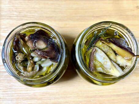 Mushrooms in oil 2501, JPG