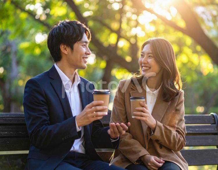 ビジネスの合間にベンチでほっと一息休憩 ビジネス,人物,休憩の写真素材