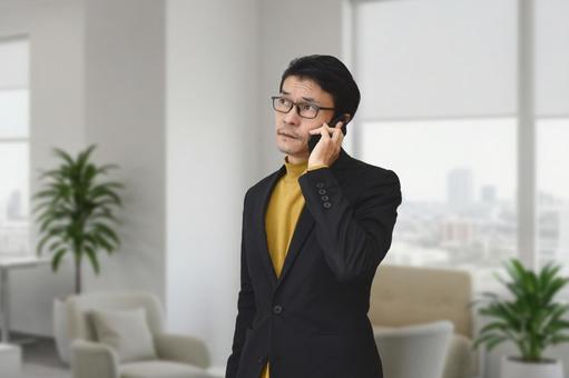 電話するビジネスマン ビジネスマン,連絡,問い合わせの写真素材