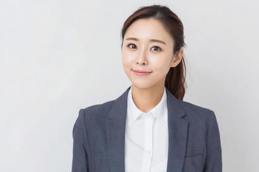 日本人のビジネス女性のポートレートの写真
