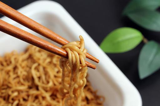 箸でつかむ焼きそば麺 箸でつかむ焼きそば麺 焼きそば,麺,箸の写真素材