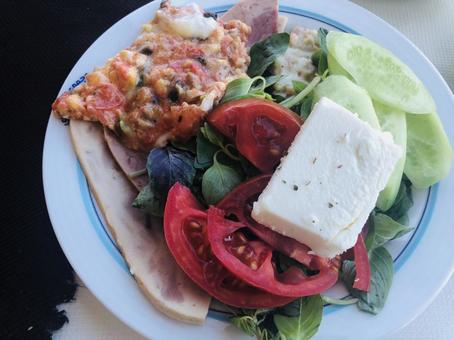 イランの朝食 イランの朝食 サラダ,チーズ,朝食の写真素材