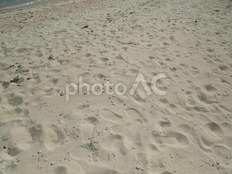 宮古島　砂浜 砂浜,ビーチ,足跡の写真素材