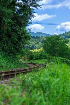 カーブしてる線路 カーブしてる線路の写真