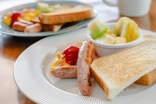 トーストと卵の洋朝食 トーストと卵の洋朝食の写真