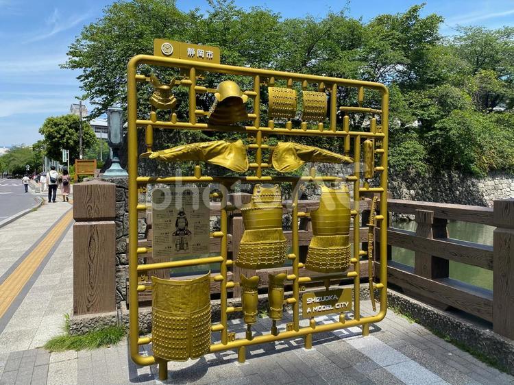 静岡市内の看板　プラモデルで家康の鎧 静岡,看板,プラモデルの写真素材