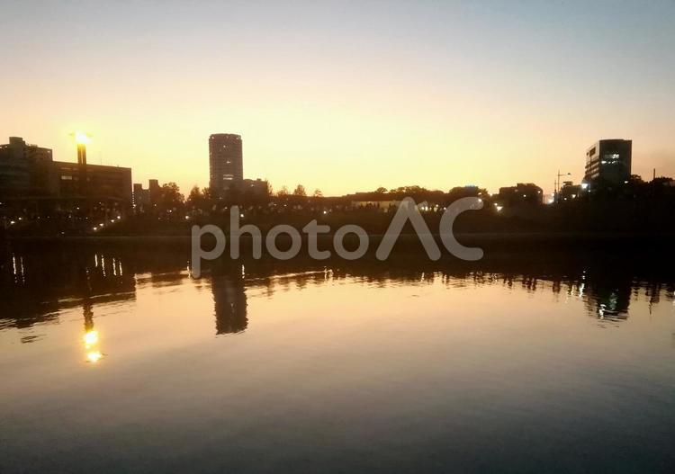 夕暮れ時の紫川 紫川,小倉,川の写真素材
