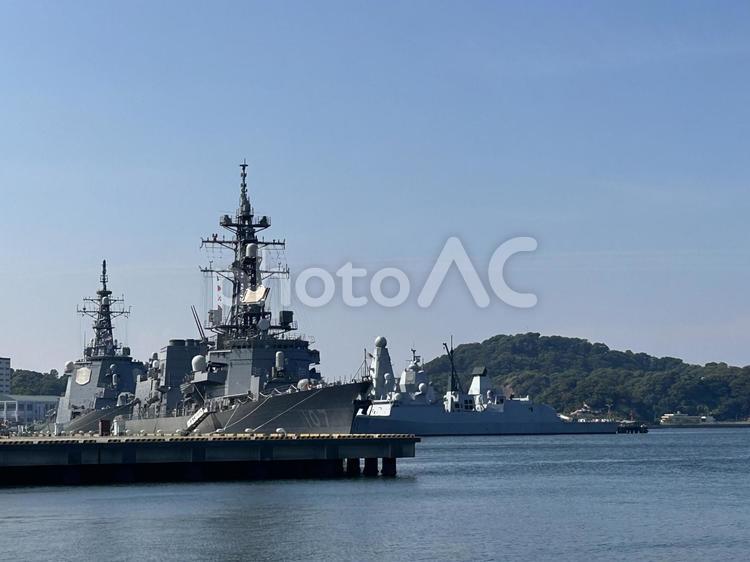 護衛艦とフリゲート艦 海,空,山の写真素材