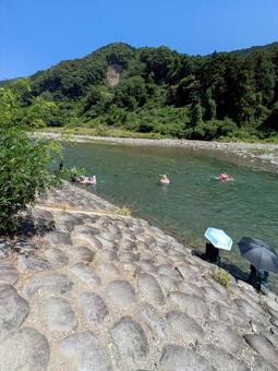 川遊び 川遊びの写真