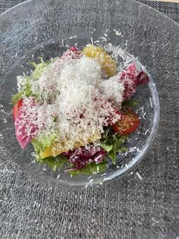 おしゃれなサラダ サラダ,前菜,パルミジャーノチーズの写真素材