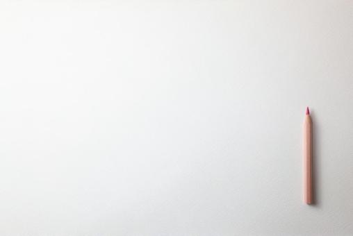 白い紙と赤鉛筆 背景,チェック,確認の写真素材