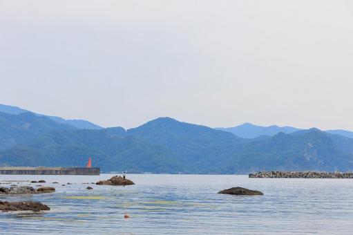 昼間のかえる島周辺の海 昼間のかえる島周辺の海の写真