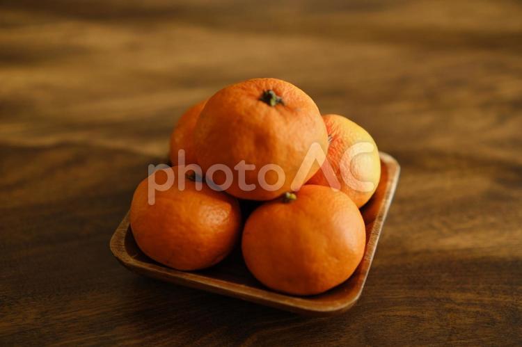 テーブルの上のみかん みかん,ミカン,蜜柑の写真素材