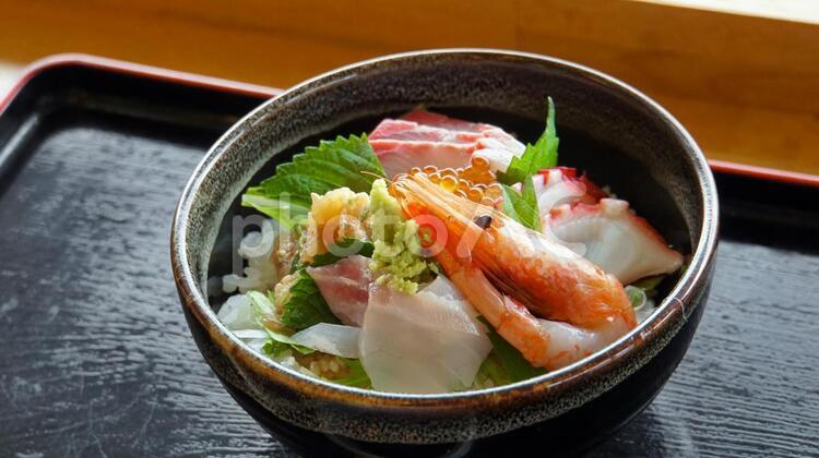 海老と鯛とタコとカンパチとイクラの海鮮丼 海鮮丼,海鮮,美味しいの写真素材