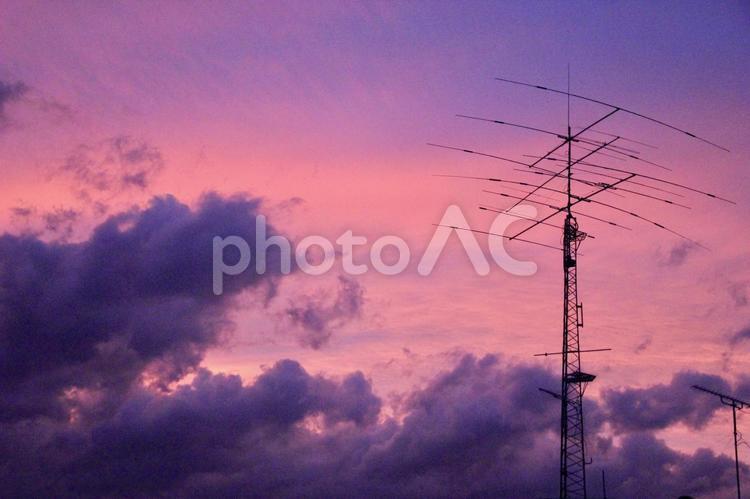 電波塔のある夕暮れの風景 夕焼け,電波塔,夕方の写真素材