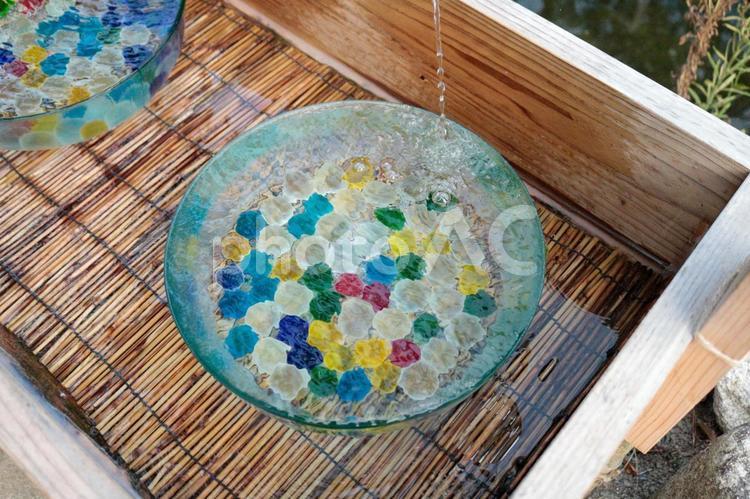 手水舎の美しいビー玉 手水舎,ビー玉,神社の写真素材