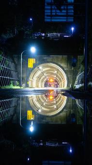 雨の日のトンネルの写真