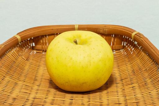 シナノ・スイート（長野県産のリンゴ） 果物,果実,フルーツの写真素材