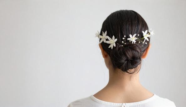 花嫁のヘアスタイル シンプルな花飾り 花嫁のヘアスタイル シンプルな花飾りの写真