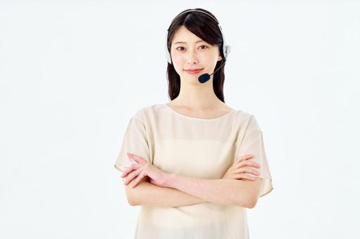 腕組みするオペレーター サポートスタッフ 腕組みするオペレーター サポートスタッフ オペレーター,腕組み,コールセンターの写真素材