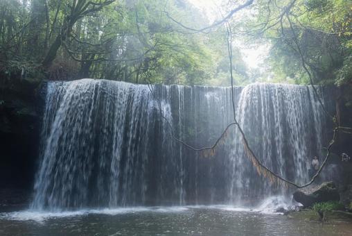 熊本県　夏の鍋ヶ滝 熊本県,熊本,絶景の写真素材