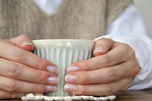 湯呑みを持つ女性 湯飲み,女性,お茶の写真素材