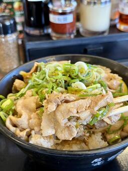 ネギ盛り豚丼 ネギ,飲食店,豚肉の写真素材