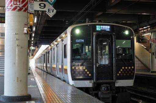 宇都宮駅に到着したE131系電車-2 宇都宮駅に到着したE131系電車-2 電車,鉄道,駅の写真素材