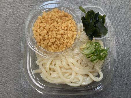 たぬきうどん コンビニ弁当 揚げ玉 たぬきうどん コンビニ弁当 揚げ玉 うどん,たぬきうどん,揚げ玉の写真素材