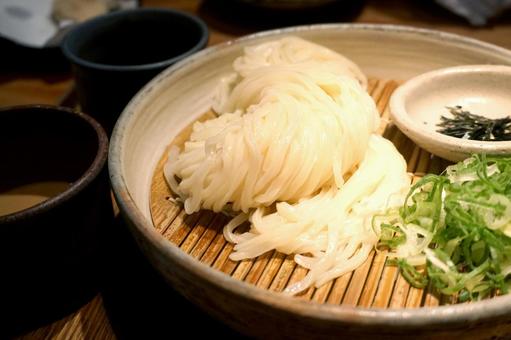 ざるうどん ざるうどん,ねぎ,刻み海苔の写真素材