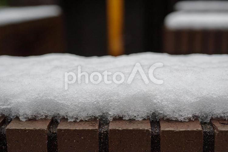 2月、東京港区赤坂4丁目に雪が積もる 2月上旬,丹後町,住宅街の写真素材
