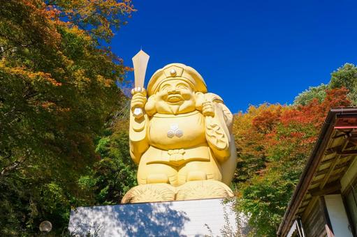 群馬県 秋の妙義山、中之嶽神社の大黒様 群馬県 秋の妙義山、中之嶽神社の大黒様 妙義,妙義山,中之嶽神社の写真素材