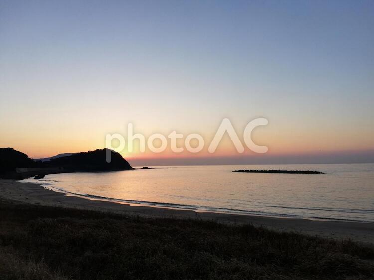 二見ケ浦の夕日 日暮れ,浜,海の写真素材