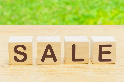 SALEの文字の木製ブロック SALEの文字の木製ブロック セール,sale,割引の写真素材