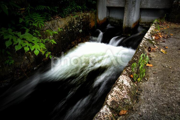 田舎の風景 水門,滝,池の写真素材