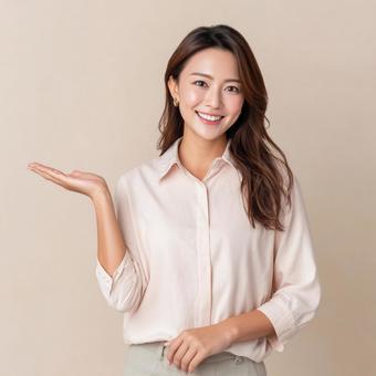 A business person making a proposal with a bright expression, female, youth, a smile, JPG
