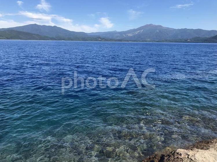 田沢湖の美しい景色と青空と山 田沢湖,湖,山の写真素材