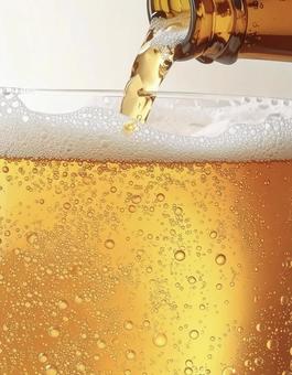 生ビール 注がれる シズル感 生ビール 注がれる シズル感の写真