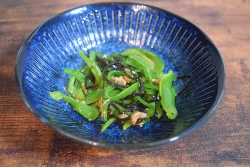 ピーマンと塩昆布の和え物 ピーマンと塩昆布の和え物 ピーマン,塩昆布,昆布の写真素材