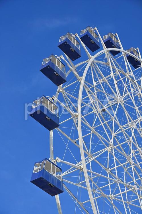 青空・観覧車・雲・遊園地・テーマパーク 青空,空,観覧車の写真素材
