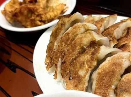 深夜の餃子定食、罪の味、うまいんだなぁ! 深夜の餃子定食、罪の味、うまいんだなぁ!の写真