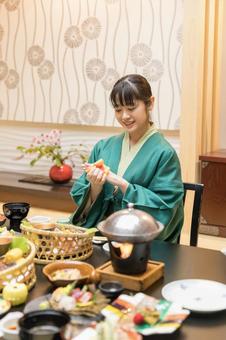 旅行 旅館 食事 旅行 旅館 食事 女性,人物,夕食の写真素材