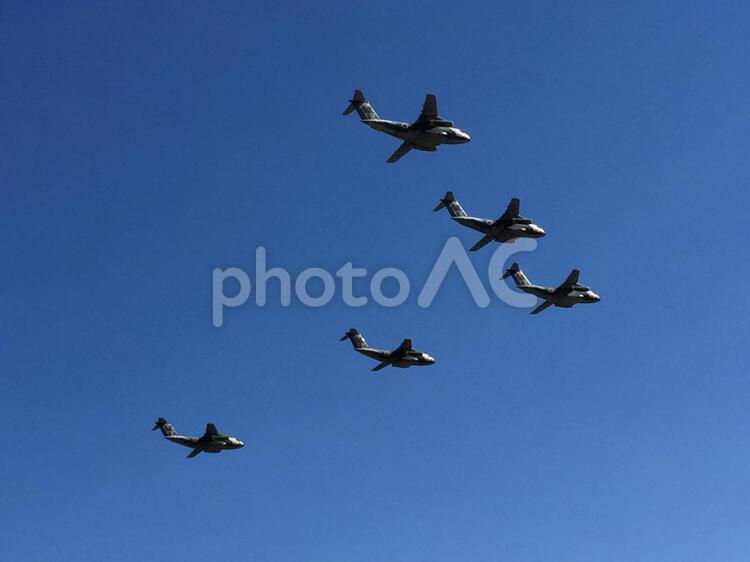 編隊飛行 フライト,飛行機,航空機の写真素材