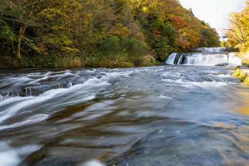 滑津大滝の秋⑷ 秋,紅葉,川の写真素材
